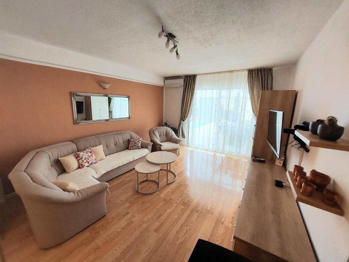 Apartment With Private Pool "Patricia" Makarska Exterior foto