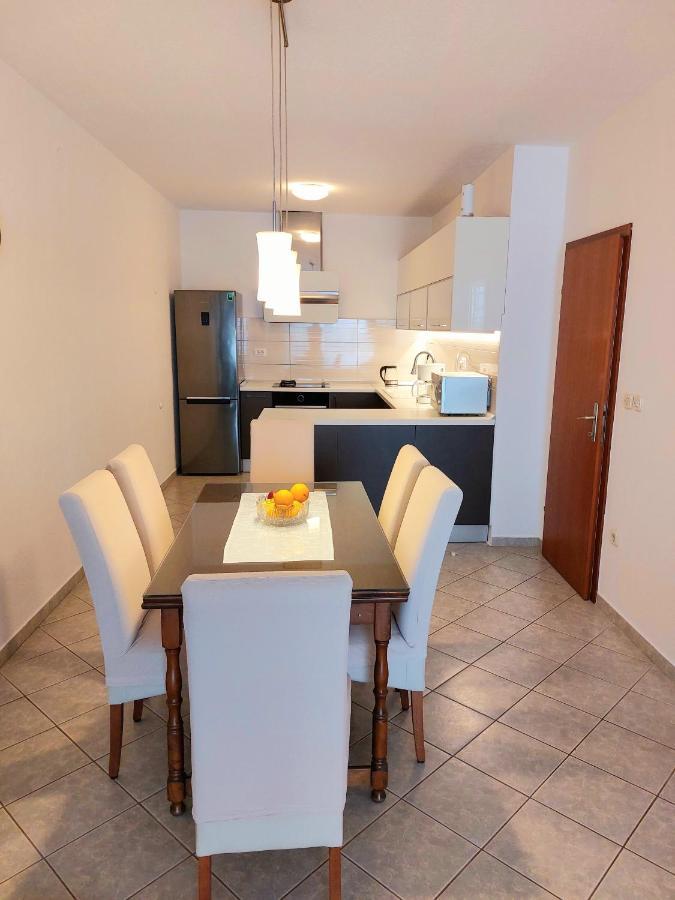 Apartment With Private Pool "Patricia" Makarska Exterior foto