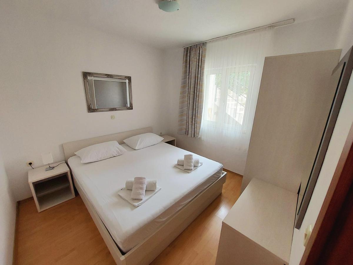 Apartment With Private Pool "Patricia" Makarska Exterior foto