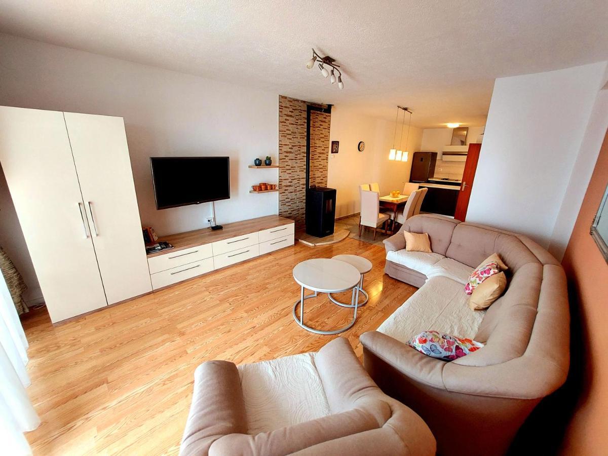 Apartment With Private Pool "Patricia" Makarska Exterior foto